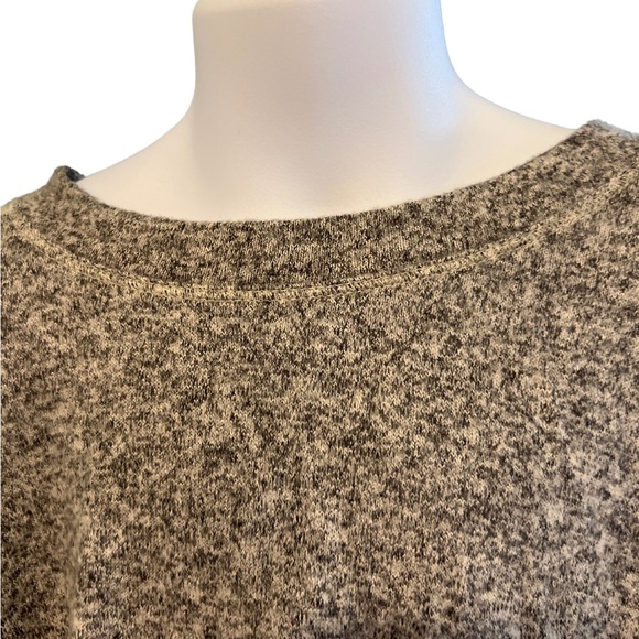 NEW NWT Girls Stretchy Long Sleeve Gray Shirt ALL IN MOTION - Picture 3 of 4